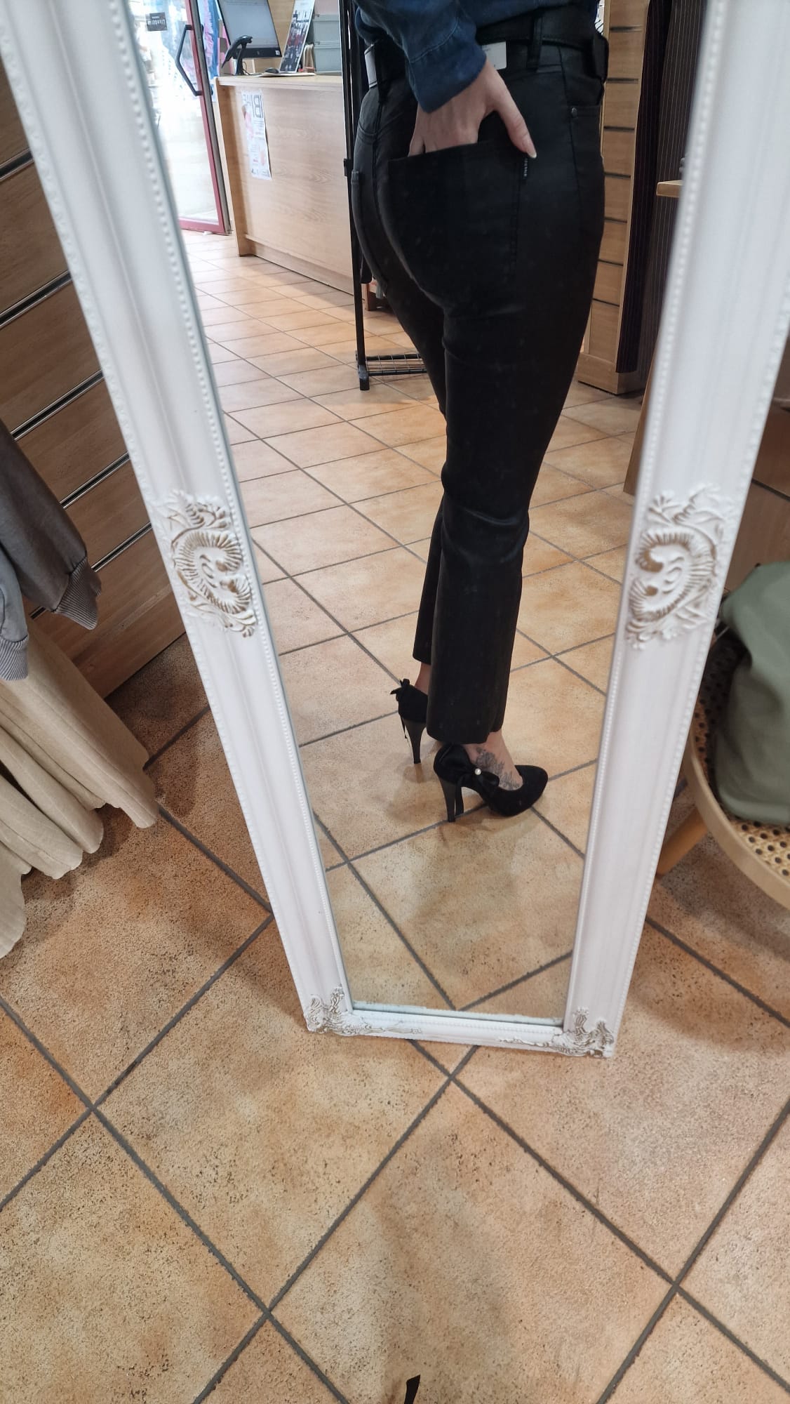 WhatsApp Image 2025-10-22 at 12.19.53 (1) PANTALON MEGAN ENCERADO TIFFOSI - Imagen 9