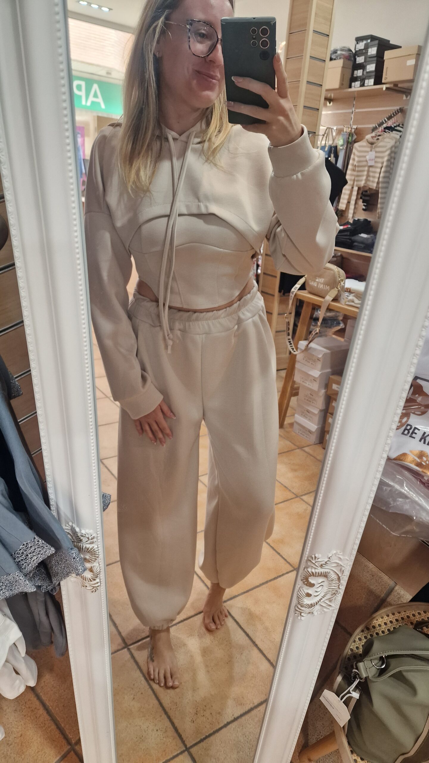 20250929_103230 CONJUNTO CHÁNDAL BEIGE - Imagen 1