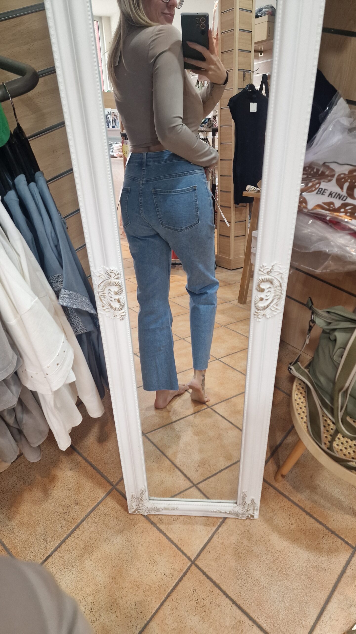 20250930_113534 JEANS ELÁSTICOS CROPPED - Imagen 3