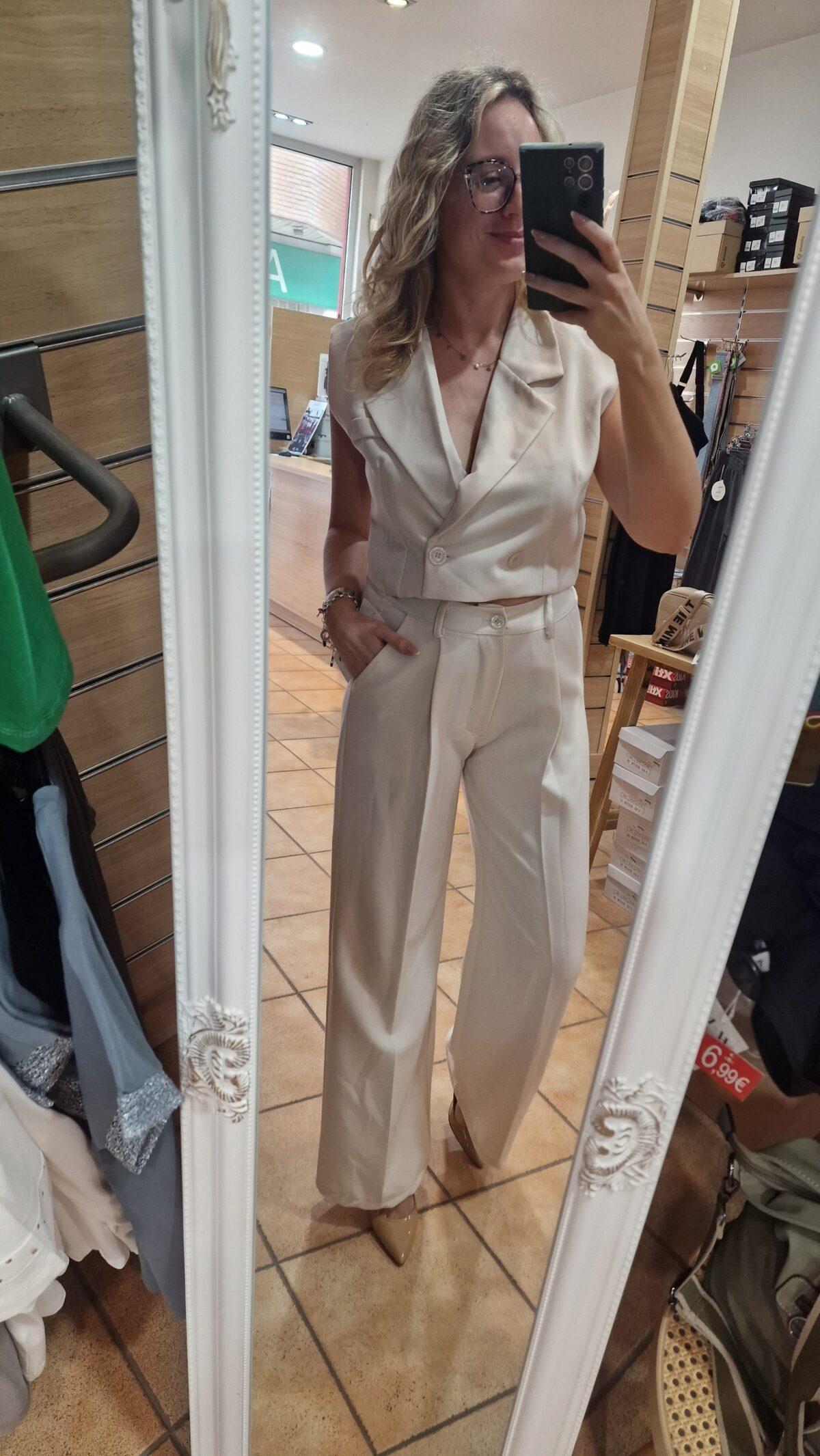CONJUNTO CHALECO Y PANTALÓN PINZAS CREMA - Imagen 1