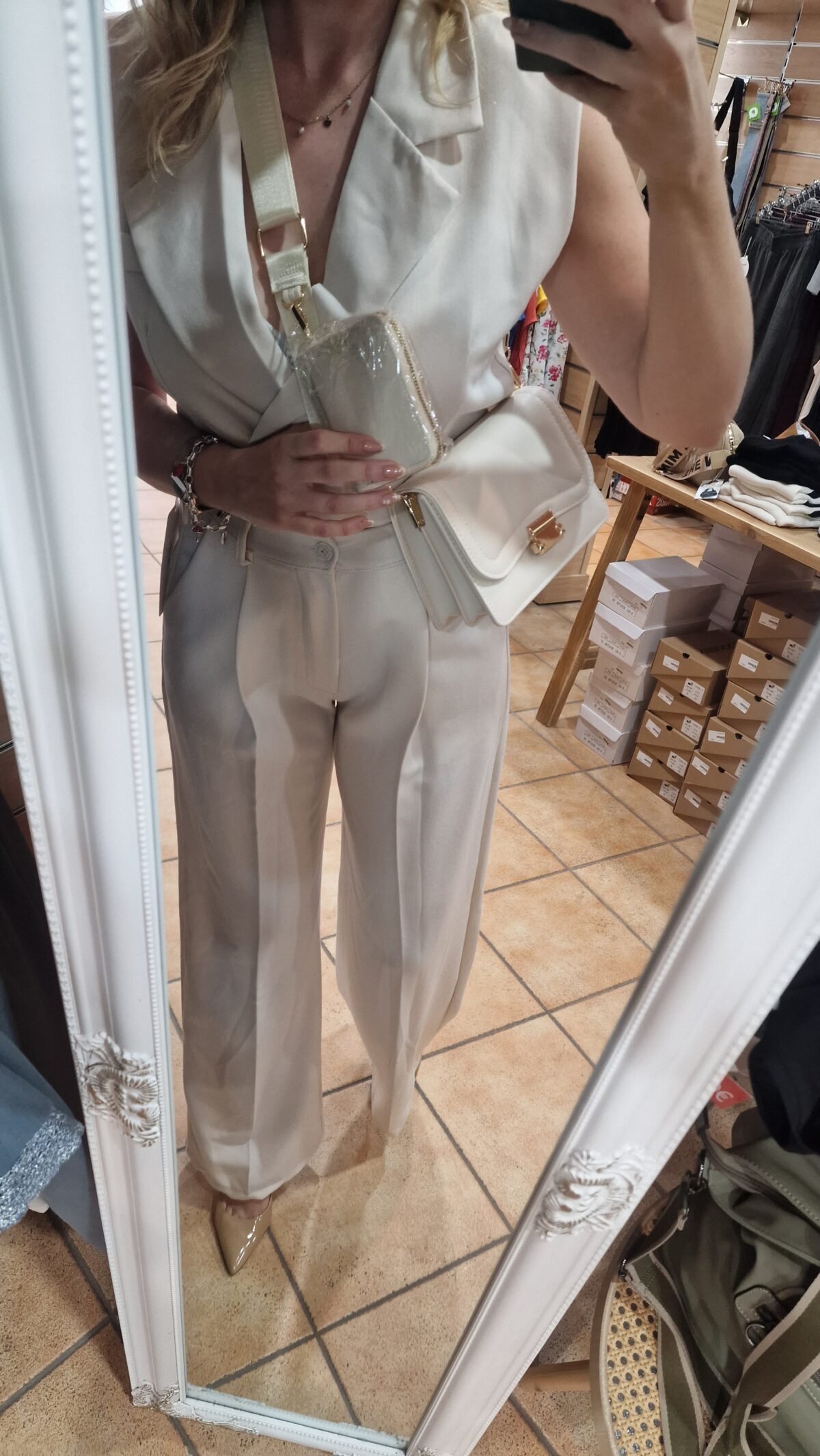 CONJUNTO CHALECO Y PANTALÓN PINZAS CREMA - Imagen 3