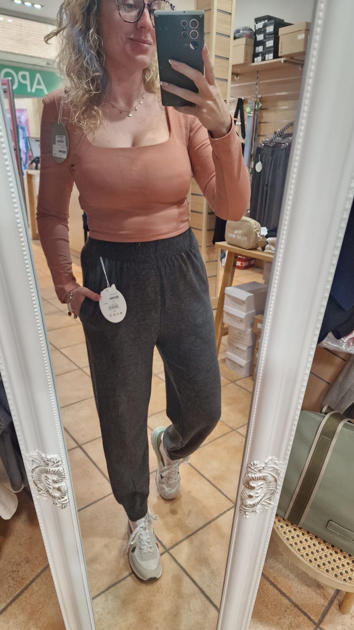 PANTALÓN SUAVE CON PUÑO - GRIS OSCURO - Imagen 1